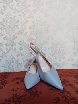 Sepatu hak tinggi