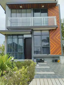 JUAL RUMAH 2 LANTAI CICILAN 3 JTAN LOKASI STRATEGIS