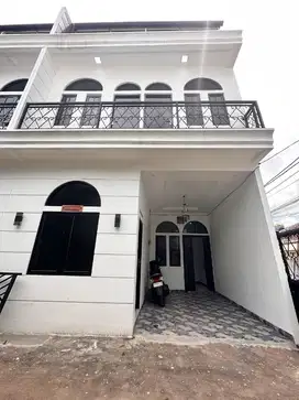 Rumah 2 Lantai Plus Rooftop Di Batu Ambat Kramatjati Jakarta Timur