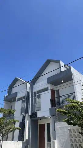 Promo Villa 2 Lantai Eksklusif diKaki Gunung ArjunaView Kota Batu