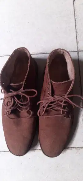 jual sepatu kulit masih 80% merk sanbox size 41/42