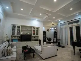 Rumah privat poll,furnished, bagus mewah di Kemang, Jakarta Selatan.