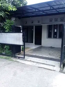 Dijual Rumah Taman Holis indah 1 murah dan terawat