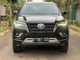Toyota Fortuner Vrz 2.8 AT 2022 Hitam