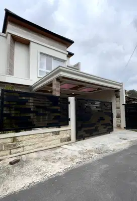 Rumah 2 Lantai Mewah Model Kontemporer Modern