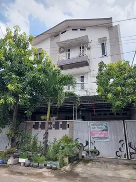 Rumah Kost Baru 3 Lt dkt Jl Raya Puri Anjasmara / Sudirman Karangayu