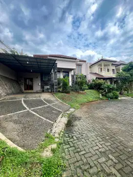 Rumah dalam komplek baliview cirendeu posisi pojok jalan besar