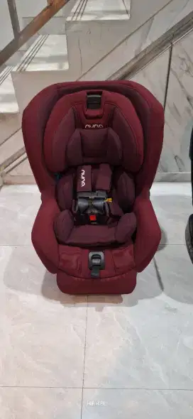 Carseat nuna rava maroon like new