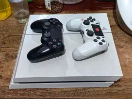 PS 4 type CUH 1106A 500 GB plus 2 stik ori
