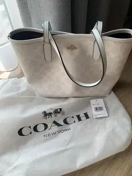Dijual Tas Coach, masih baru