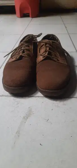 jual sepatu kulit merk pull&bear size 42 masih 80 % bagus