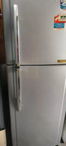 Kulkas 2 pintu THOSIBA