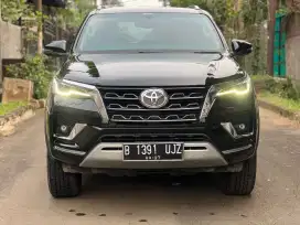 Fortuner Vrz 2.8 AT 2022 Hitam