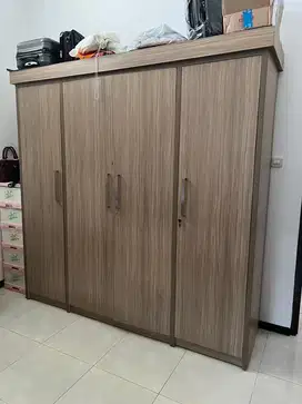 LEMARI BAJU 4 PINTU
