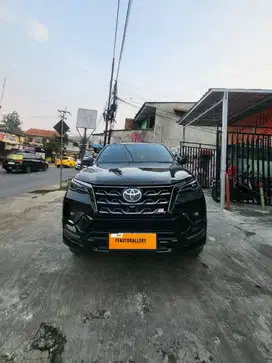Toyota Fortuner VRZ 2.8 GR Sport Tahun 2022 Hitam