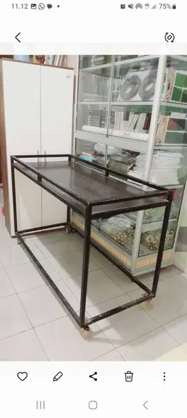 Dijual 2 meja untuk jualan kue