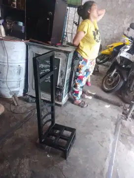 Di jual troli galon cocok untuk rumahan dan punya warung