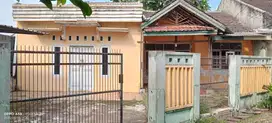 Rumah tengah kota deket stasiun dan pasar