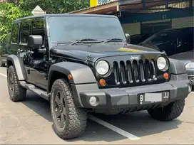 JEEP WRANGLER 3.8L BENSIN AT 2011 HITAM