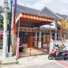 Rumah second bagus murah dekat dengan Tol Solo Jogja