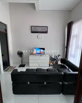 Rumah Second Semi Furnished 3 Kamar Tidur Dekat Tol BSD