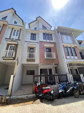 RUMAH 3 LANTAI BARU GRESS DI AREA IKAN PIRANHA DEKAT SUHAT MALANG KOTA