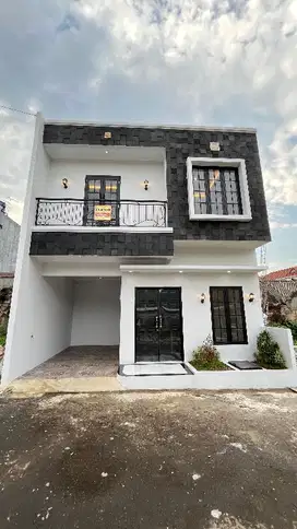 DI JUAL RUMAH CANTIK DI DALAM CLUSTER SIAP HUNI LENTENG AGUNG JAK SEL