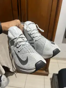 Nike Air Max 270 Flyknit