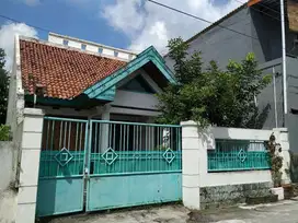 Rumah Klasik Tengah Kota Kerten Laweyan Solo