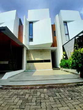 Rumah strategis siap huni 5 menit lrt gate way jatibening