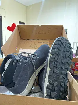 Sepatu Gunung Eiger