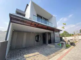 RUMAH MEWAH 2 LANTAI DI PUSAT KOTA JOGJA,SLEMAN YOGYAKARTA