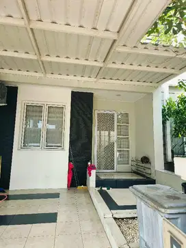 Turun harga rumah 2 lantai dekat dengan akses tol