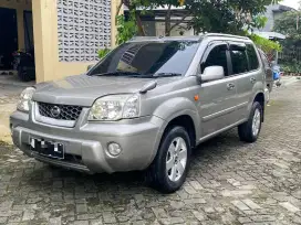 Mobil Nissan X-Trail 2003