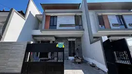 Rumah Baru Nginden Intan Timur, lebar 8,  Dekat Kampus Untag, Rungkut