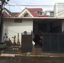 Cluster Kencana Loka 12.5, semi furnished Ikea.