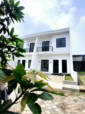 Rumah 2 Lantai siap huni 5 menit ke lrt cikunir 1 jl caman raya