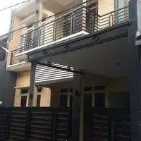 Rumah bagus siap huni kokoh 2 lantai akses mobil condet kramat jati