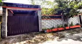 Rumah Bagus Tengah Kota Dekat Pintu Tol Banyuanyar Solo