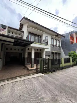 Dijual Cepat Rumah Beserta Usaha Kost2an di Perumahan Setu Indah