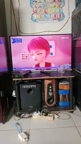 COOCAA tipe 32 in TV smart