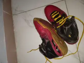 Sepatu cat pria kuat kokoh