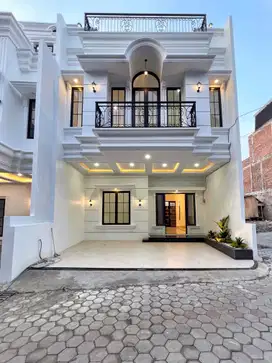 Rumah Baru Mewah Dalam Cluster Besar Pinggir Jalan Raya Di Jagakarsa