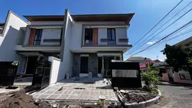 Rumah Baru Nginden Intan Timur, pojok / hook,  Dekat Kampus Untag, Run