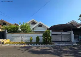 Rumah Dharmahusada Indah Utara , Strategis, Siap Huni