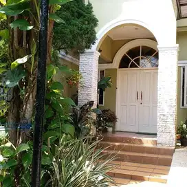 Rumah 2 Lantai Asri di Komplek Istana Regency Pasteur Bandung