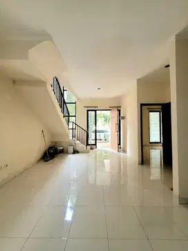 Dijual cepat rumah siap huni di Discovery sektor 9