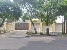 ( JALAN RAYA ) RUMAH SIAP HUNI DI JL HALMAHERA RAYA SEMARANG