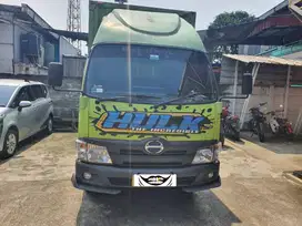 LIGHT TRUK BOX HINO 2022
