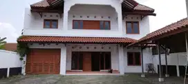 Dijual rumah strategis dekat kampuss